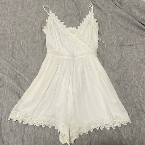 white flowery jumper - Picture 1 of 3